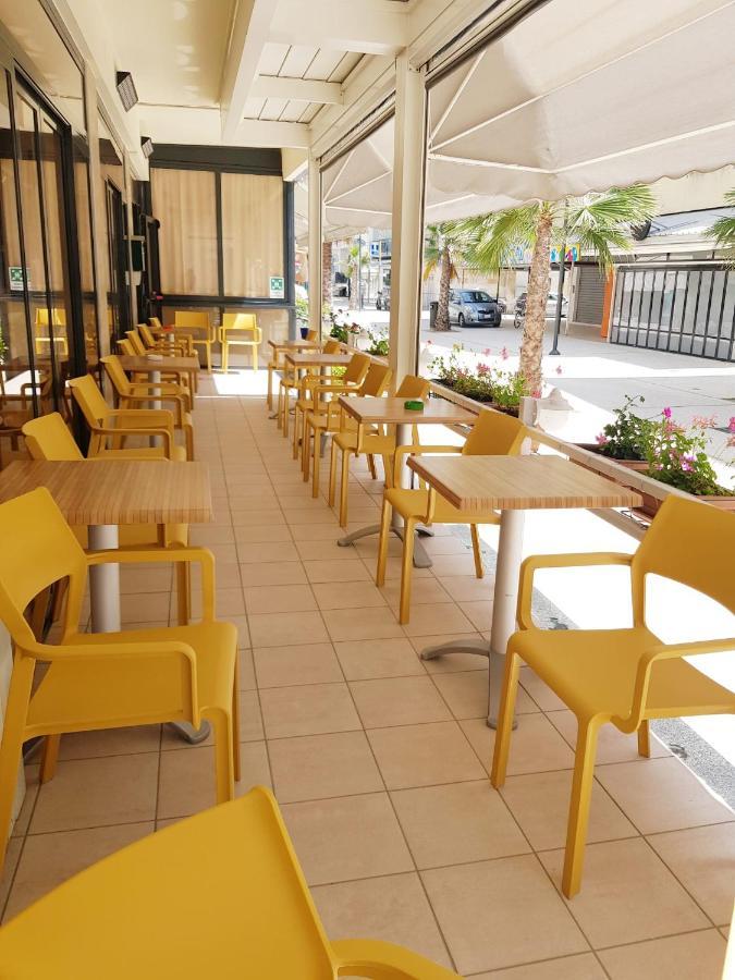 Hotel La Plage Cattolica Esterno foto