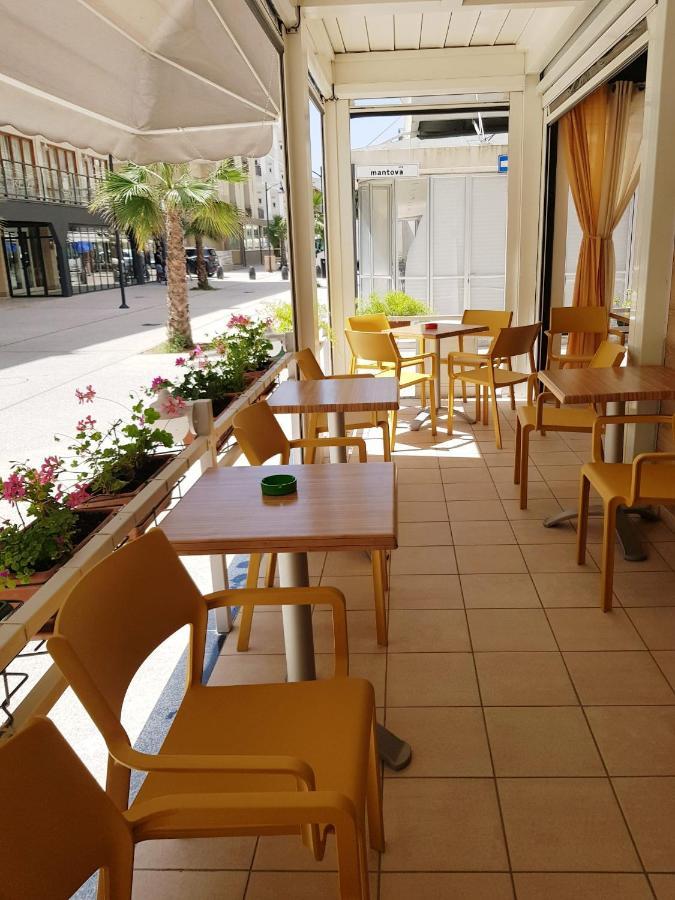 Hotel La Plage Cattolica Esterno foto