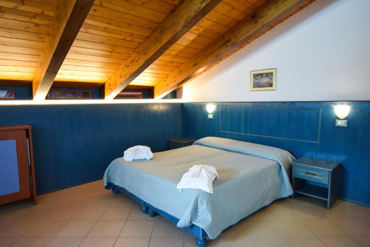 Hotel La Plage Cattolica Esterno foto