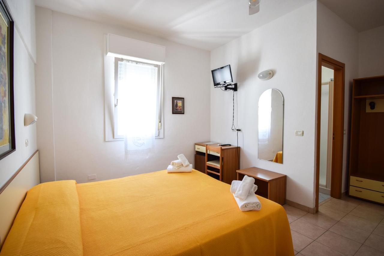 Hotel La Plage Cattolica Esterno foto