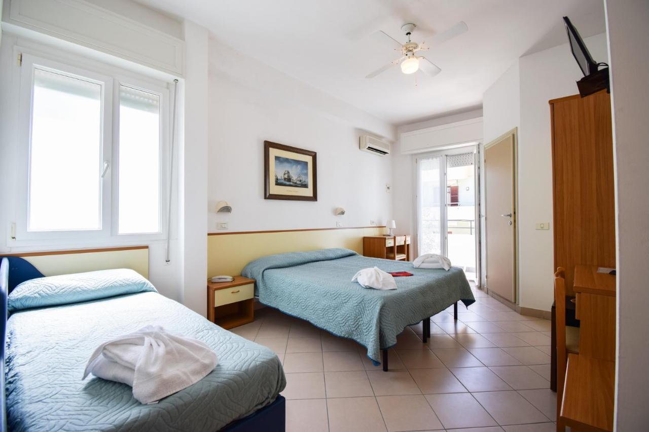 Hotel La Plage Cattolica Esterno foto