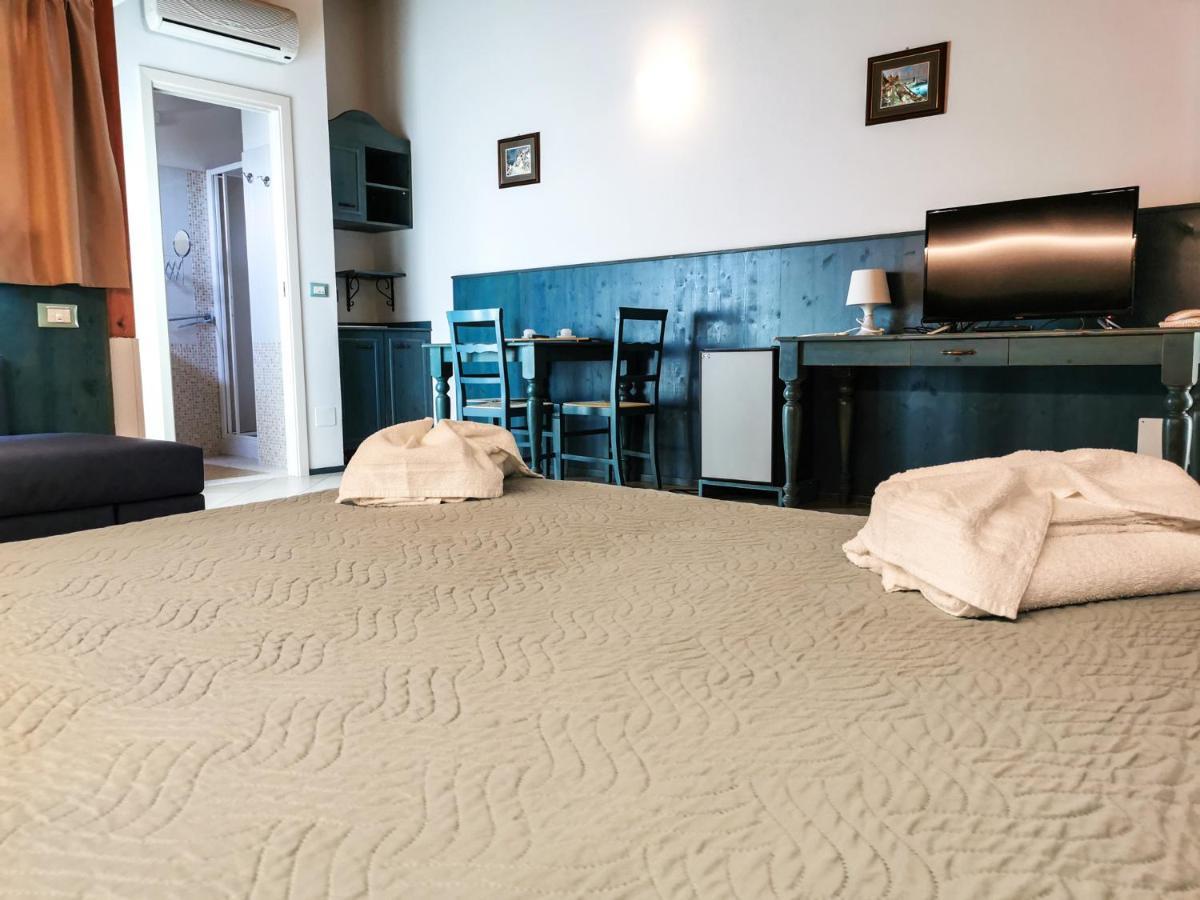 Hotel La Plage Cattolica Esterno foto