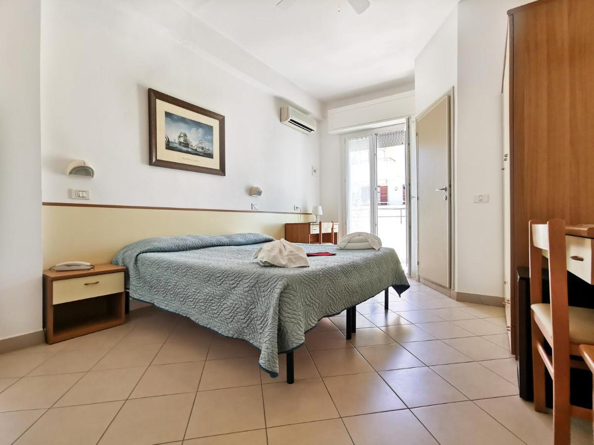 Hotel La Plage Cattolica Esterno foto