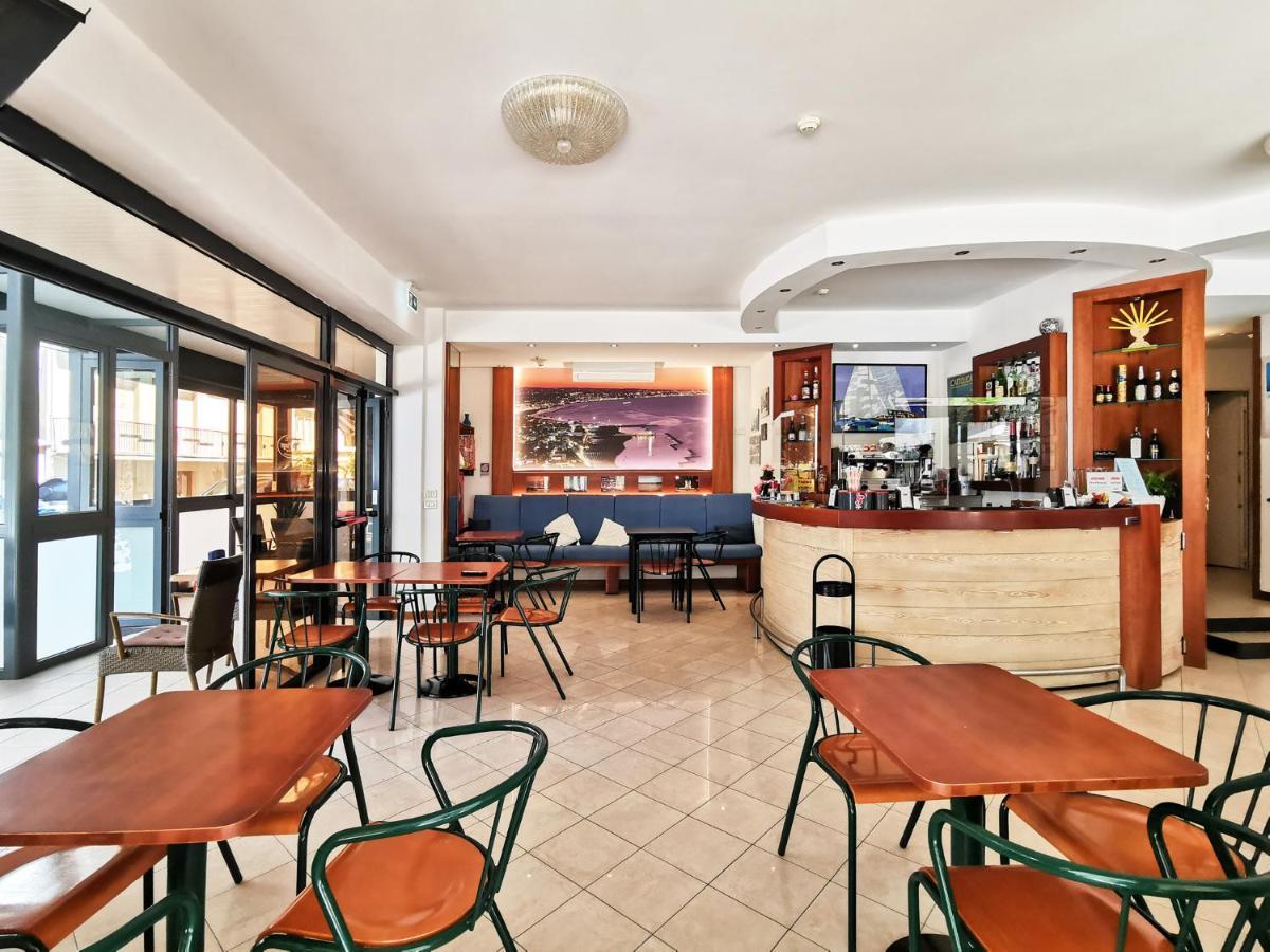 Hotel La Plage Cattolica Esterno foto