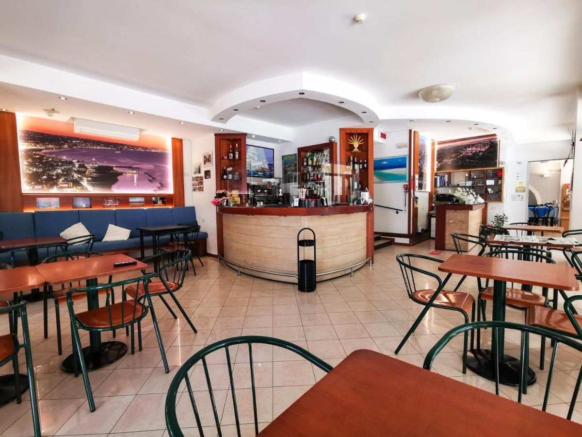 Hotel La Plage Cattolica Esterno foto