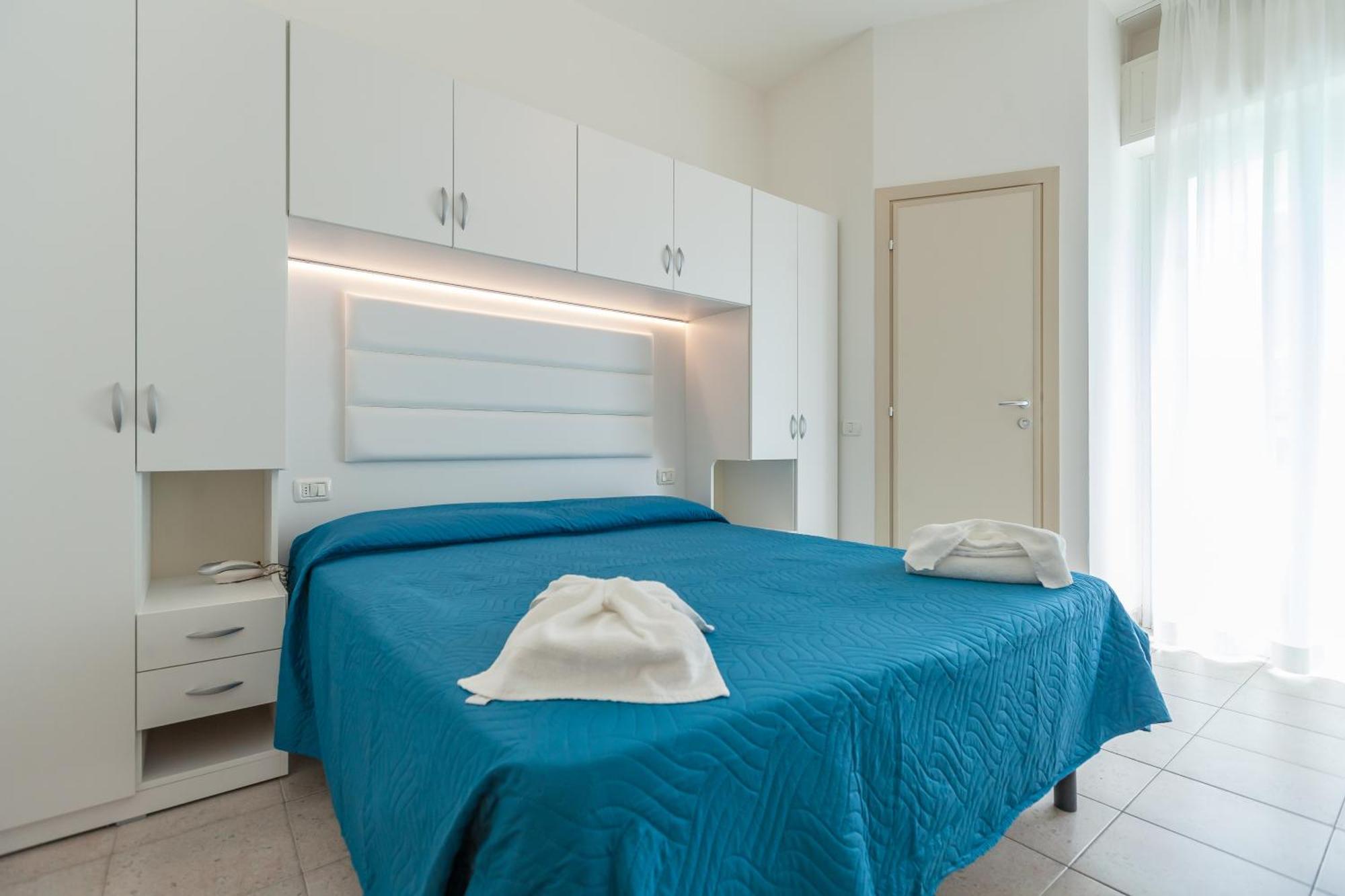 Hotel La Plage Cattolica Esterno foto