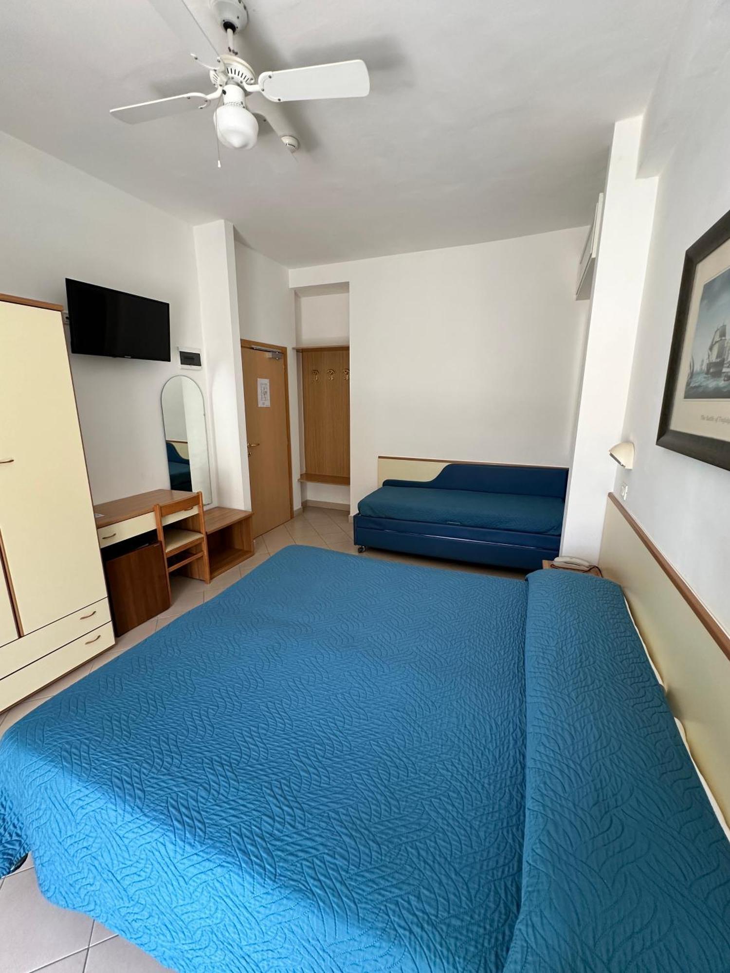 Hotel La Plage Cattolica Esterno foto