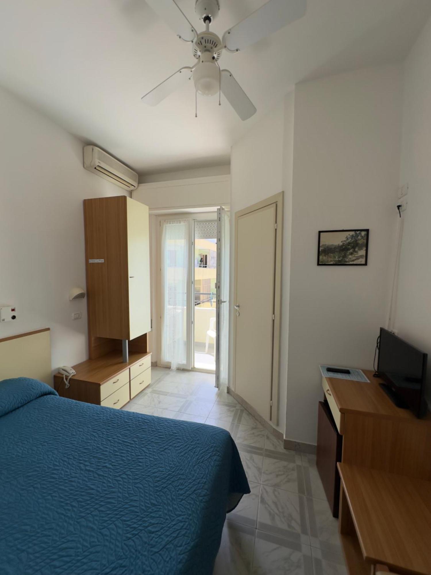 Hotel La Plage Cattolica Esterno foto
