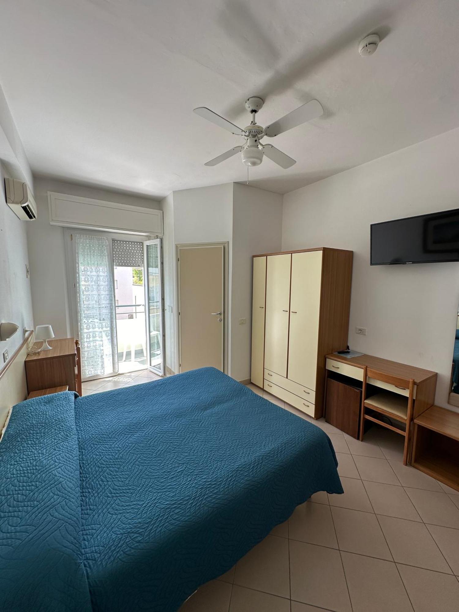 Hotel La Plage Cattolica Esterno foto