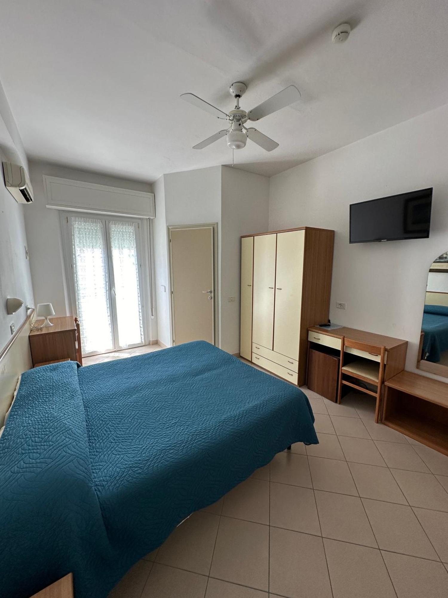 Hotel La Plage Cattolica Esterno foto