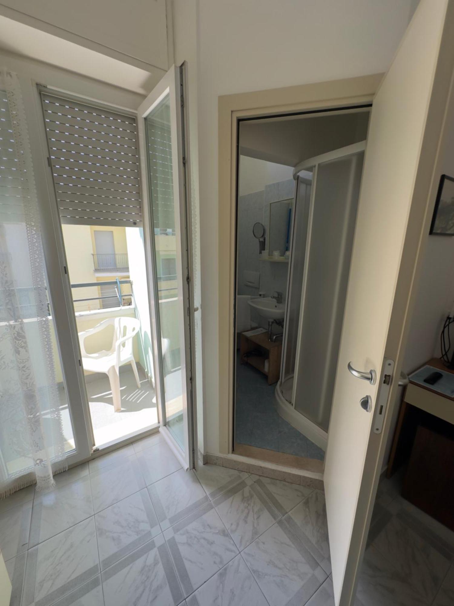 Hotel La Plage Cattolica Esterno foto