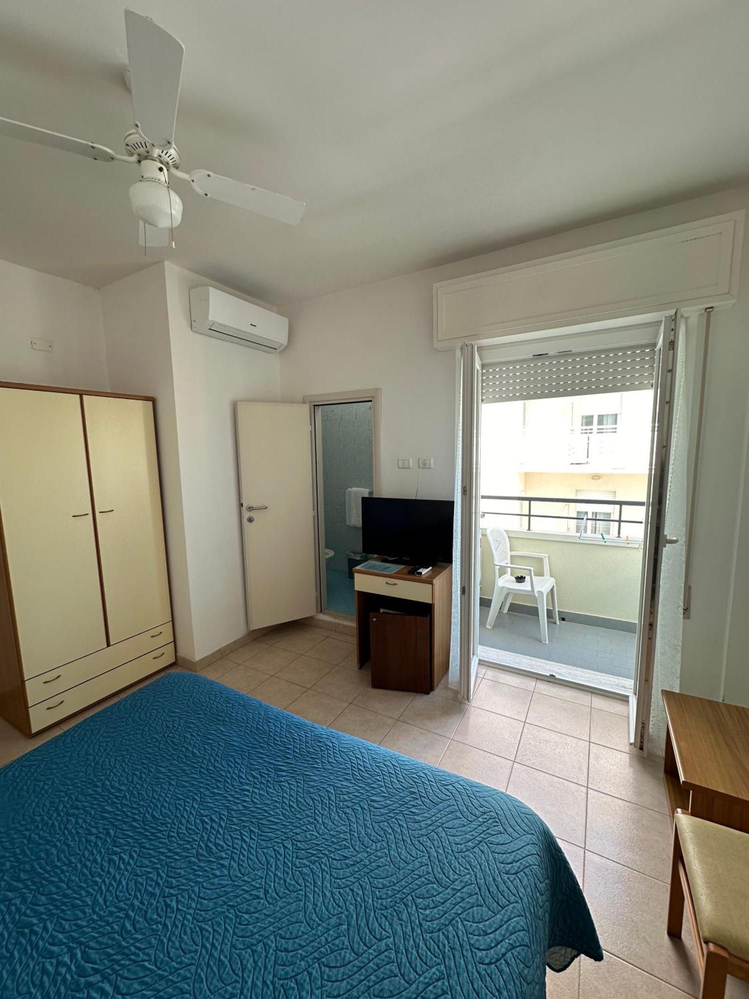 Hotel La Plage Cattolica Esterno foto